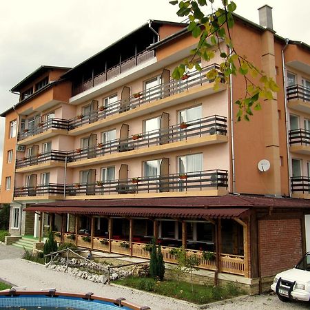 Family Hotel Lipite Tipchenitsa Екстер'єр фото