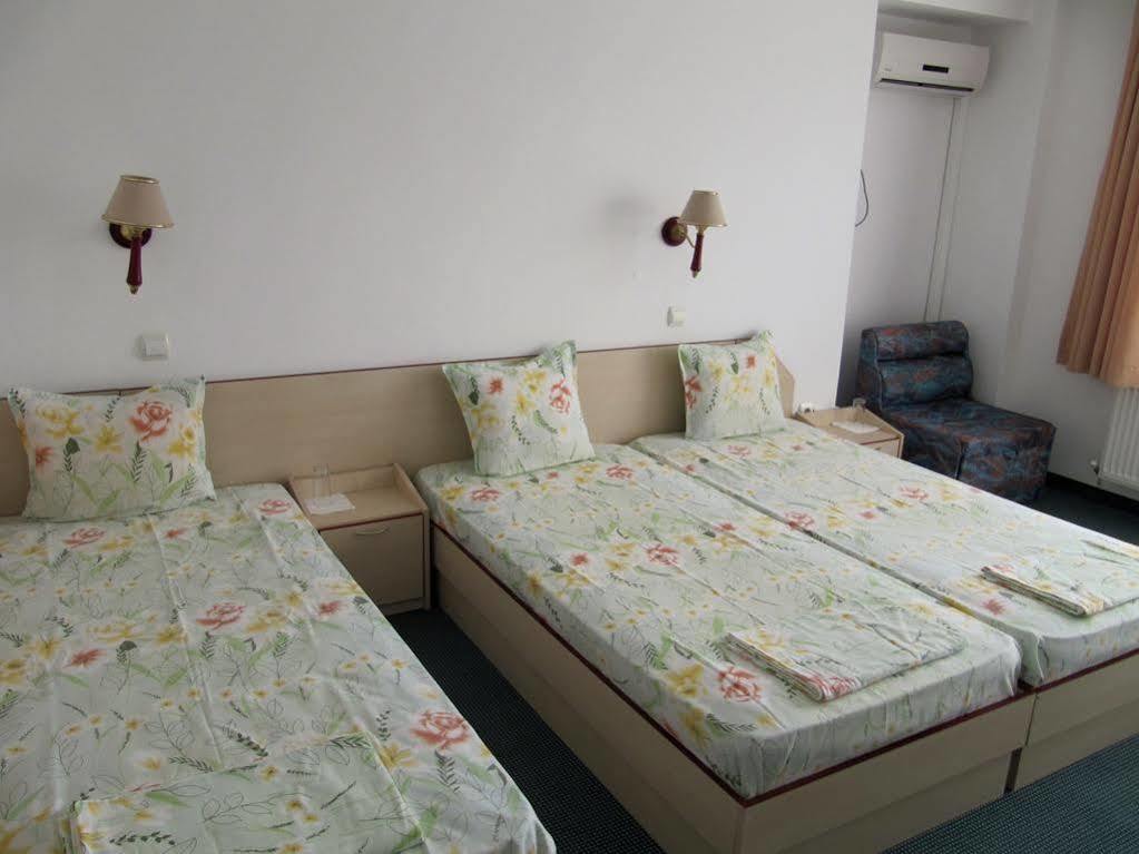 Family Hotel Lipite Tipchenitsa Екстер'єр фото