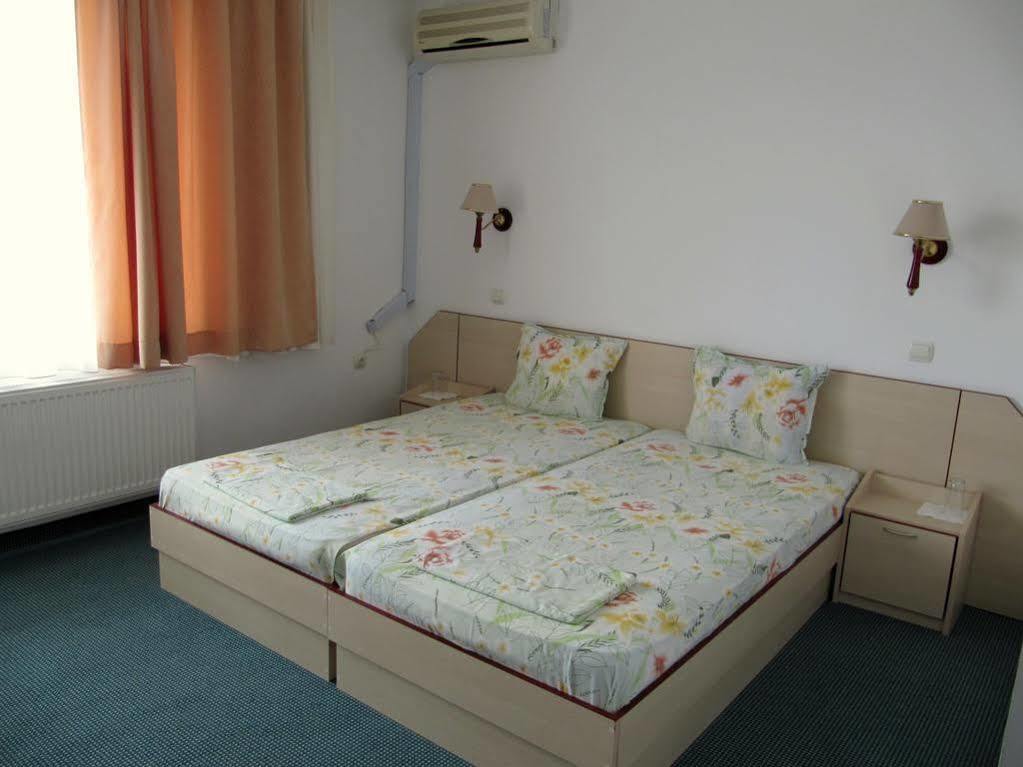Family Hotel Lipite Tipchenitsa Екстер'єр фото