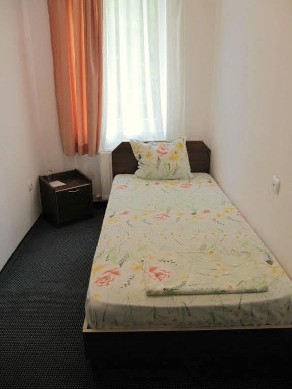 Family Hotel Lipite Tipchenitsa Екстер'єр фото