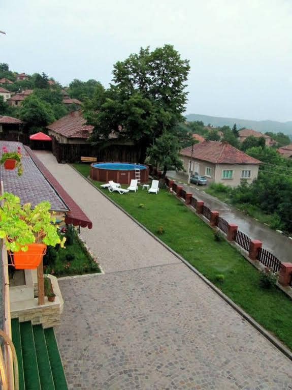 Family Hotel Lipite Tipchenitsa Екстер'єр фото