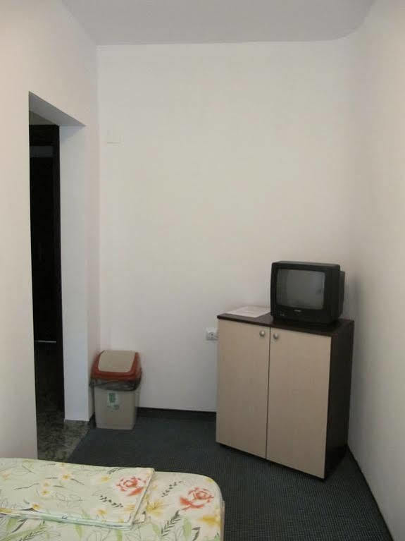 Family Hotel Lipite Tipchenitsa Екстер'єр фото