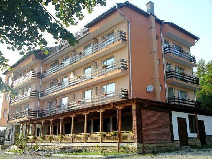 Family Hotel Lipite Tipchenitsa Екстер'єр фото